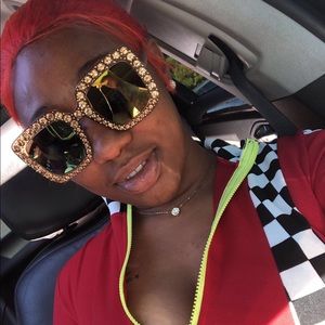 Meet your Posher, Janyale